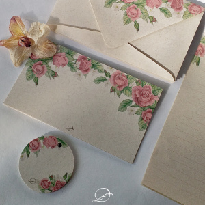 kit presente papelaria 1 - floral rosa - envelope, cartão de felicitação, tag para presente